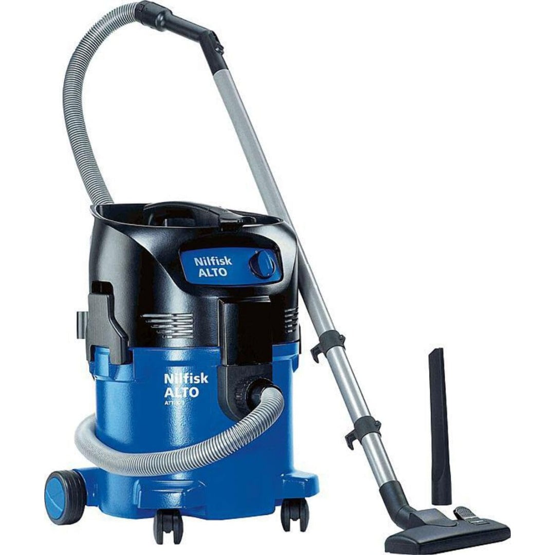 Cet aspirateur eau et poussiere combine des elements lavables et un format compact