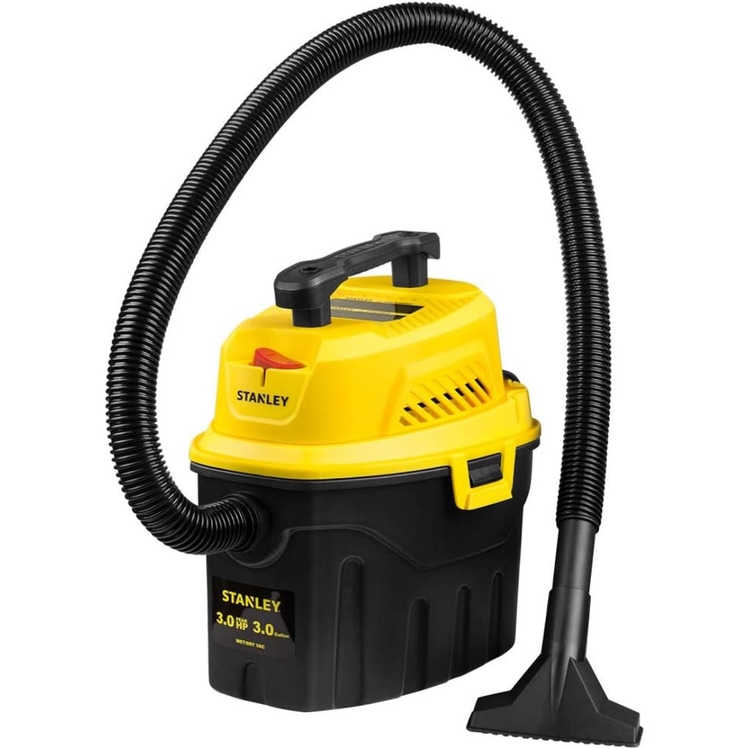 Cet aspirateur associe la collecte des poussieres et l'entretien des surfaces